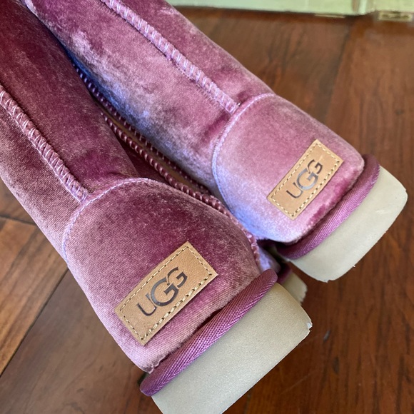 NIB UGGs classic short II velvet boots - Picture 9 of 13